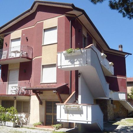 Iss Travel Apartments Casa Maria In Marina Di Massa Massa  Exterior foto